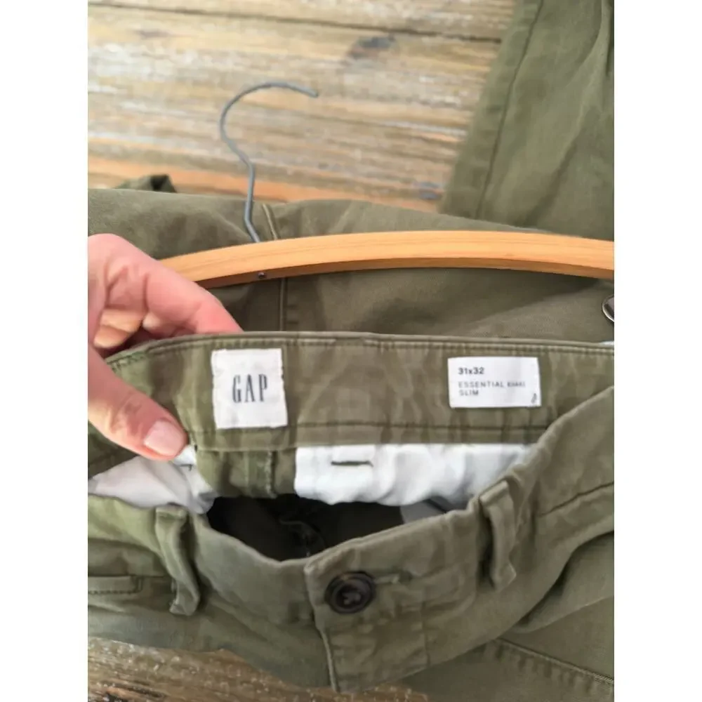 Gap Men’s Essential Khaki Chino Pants Size 31x32 Slim Fit Cotton Stretch Casual